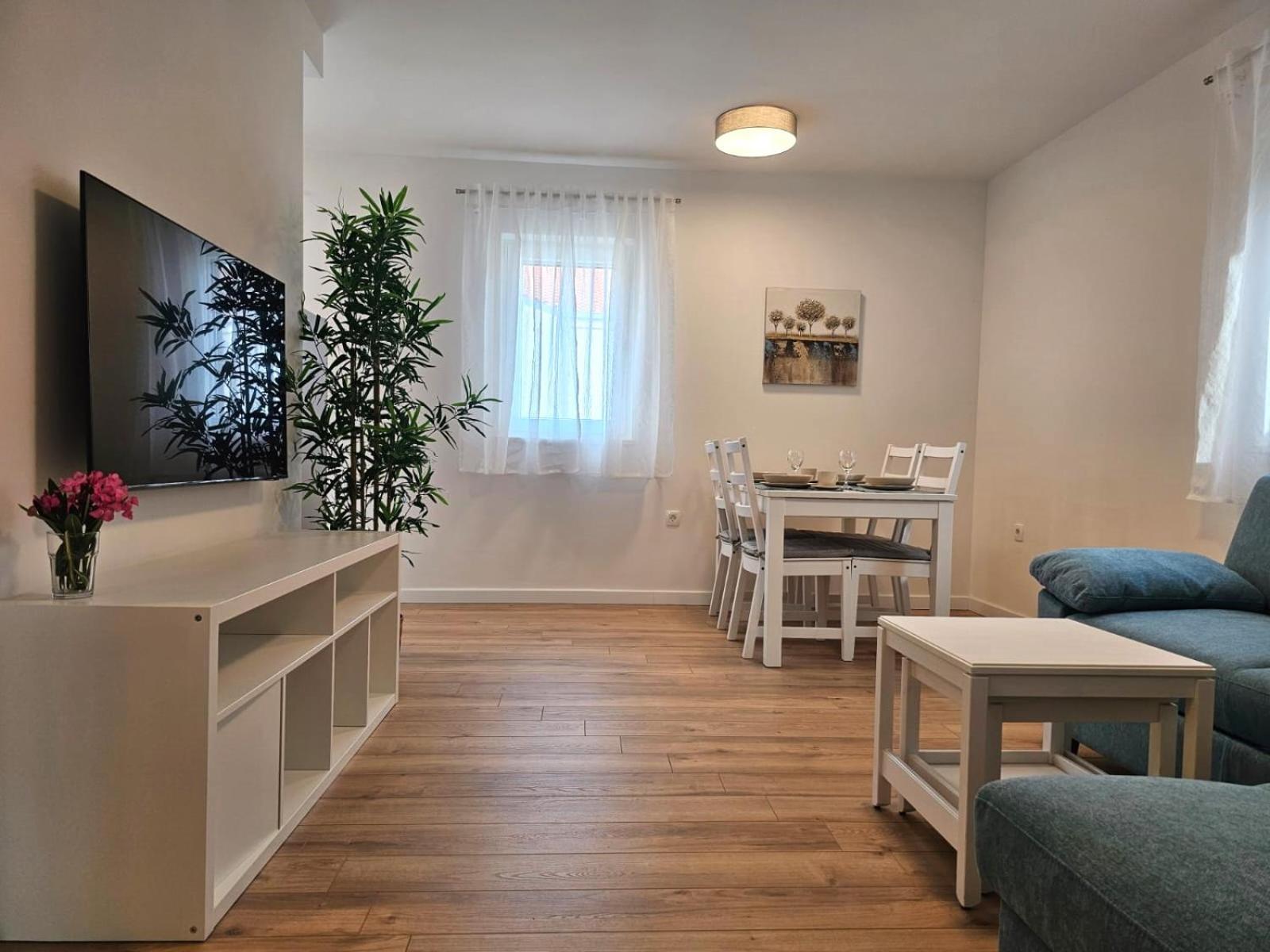 Apartments Miamare 2 Primošten Стая снимка